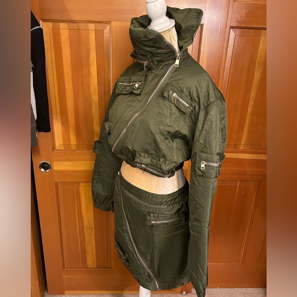 Army Green Two Piece Puffer Suit. - Picture 6 of 16